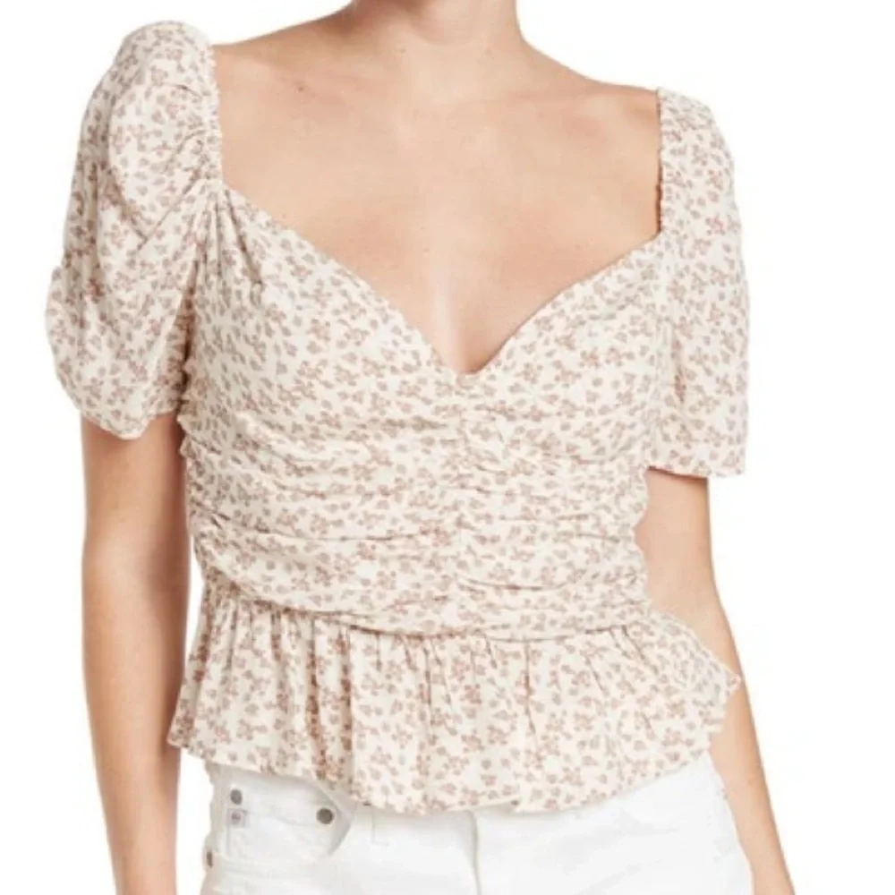Astr The Label Sweetheart Neck Puff Sleeve Floral Print Ruched Center Top